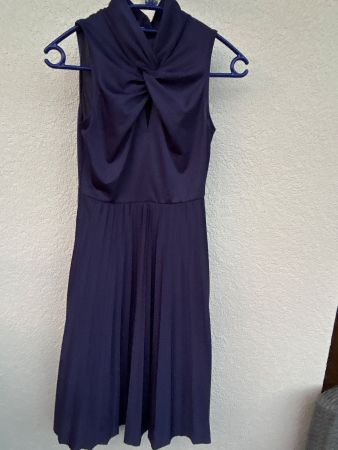 Damen Kleid dunkelblau Faltenrock von Anna Field Petit