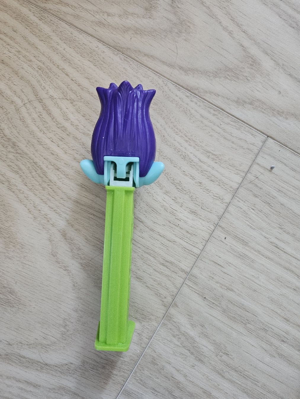 Pez Sonstiges für die Gastronomie & Hotel: Distributeur PEZ Trolls Fleur Violette Rare! Collection – Gebraucht aus La Joux FR von car_ck96 2