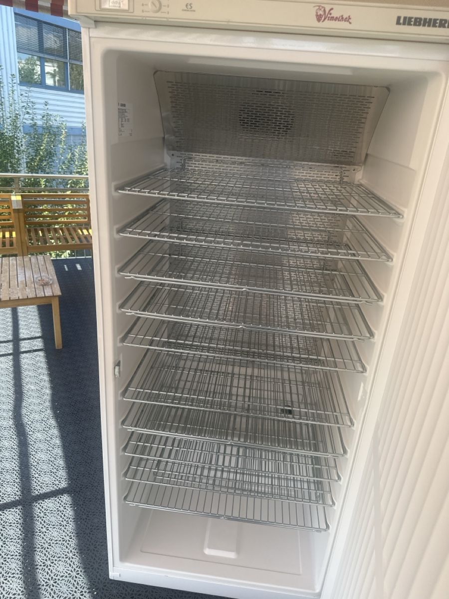 Liebherr Frigoriferi: Liebherr Wein Kühlschrank – Usato da Rapperswil SG venduto da kat_rw8q 1
