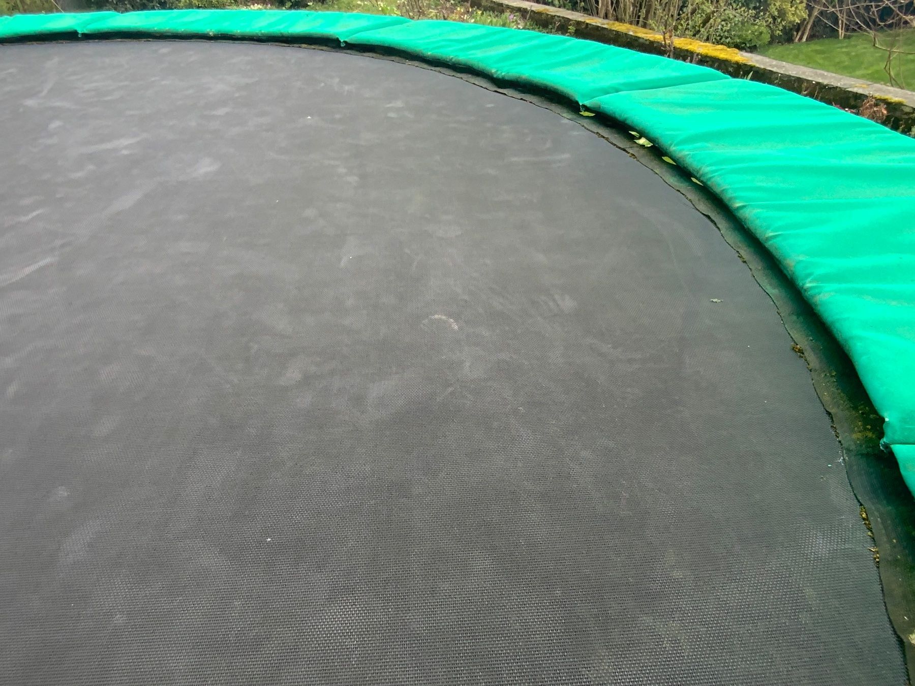 Trampolini: Trampolin (420 cm Durchmesser) - ohne Netz – Usato da Meilen venduto da Family 2