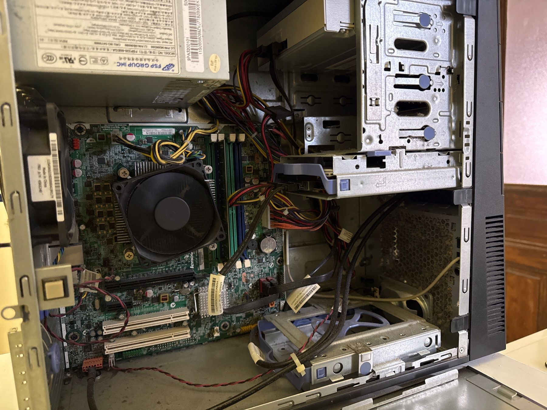 Lenovo PCs: PC Lenovo ThinkCentre Core I5 – Gebraucht aus St imier von sav_bjf9 9