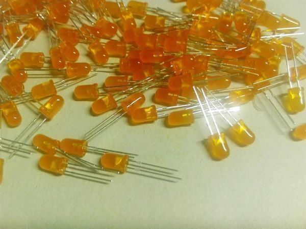 Componenti elettronici: LED orange 5mm, 50 Stück – Nuovo (secondo la descrizione) da Luzern venduto da Salefactory