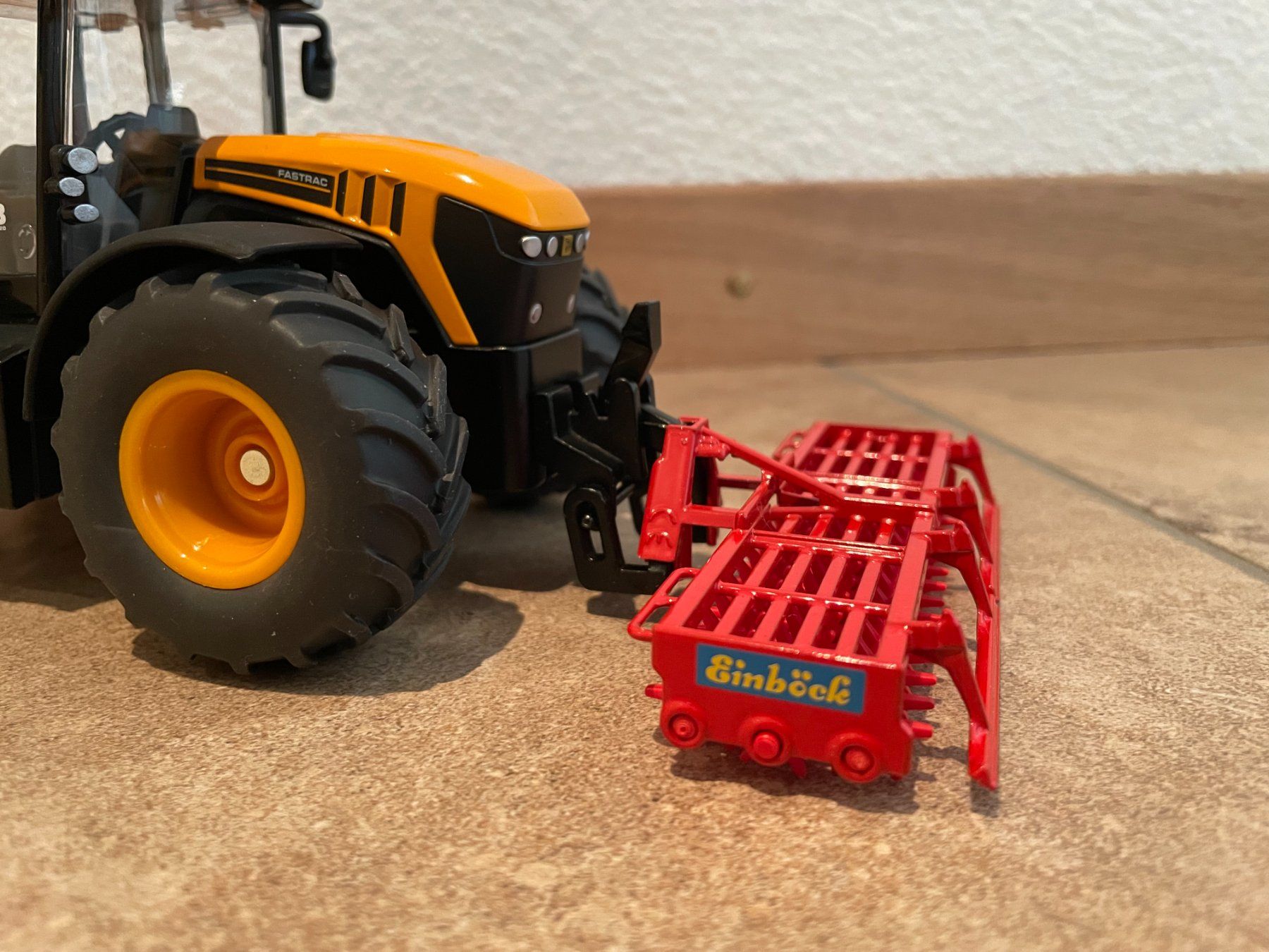 Jcb Traktoren: SIKU JCB Fastrac mit Sternwalze – Neu und originalverpackt aus Kreuzlingen von Stefan1150 4