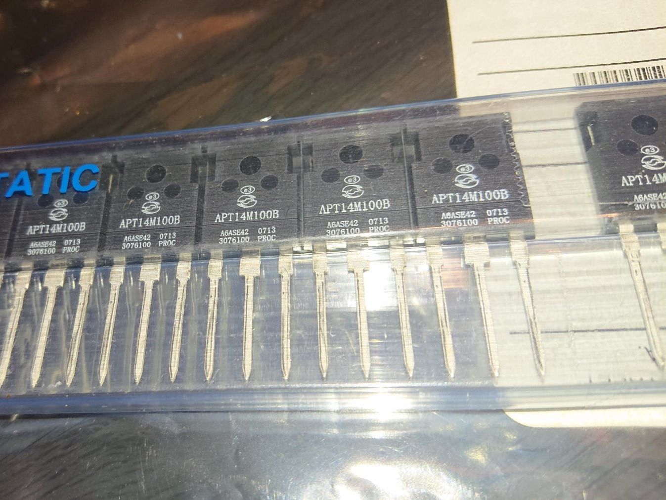 Componenti elettronici: IC MOSFET N-FET 30V 14A - APT14M100B von Microsemi – Nuovo (secondo la descrizione) da Grenchen venduto da Zombiepolizist 1