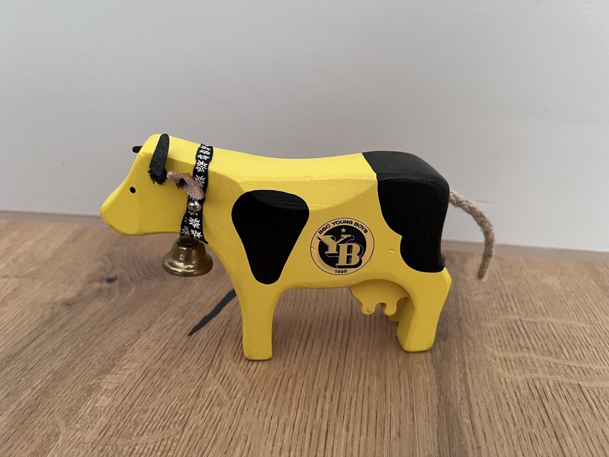 Trauffer Giocattoli: Trauffer Chüeli mit Glocke, BSC Young Boys Design, handgemac – Usato da Herbligen venduto da nic_q8yn
