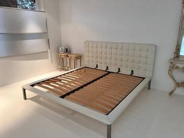Zanotta Designerbett 200x200, weisses Leder, Lattenrost