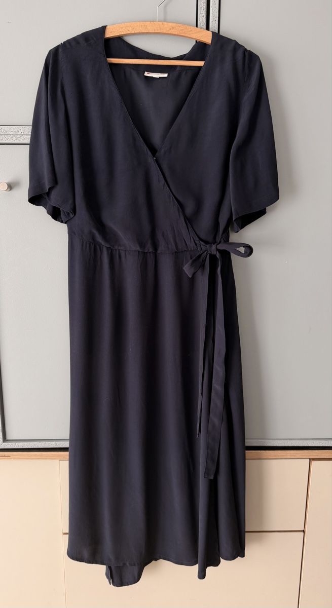 Vestiti: Navyblaues Kleid aus Viskose – Usato da Einsiedeln venduto da kalliopee