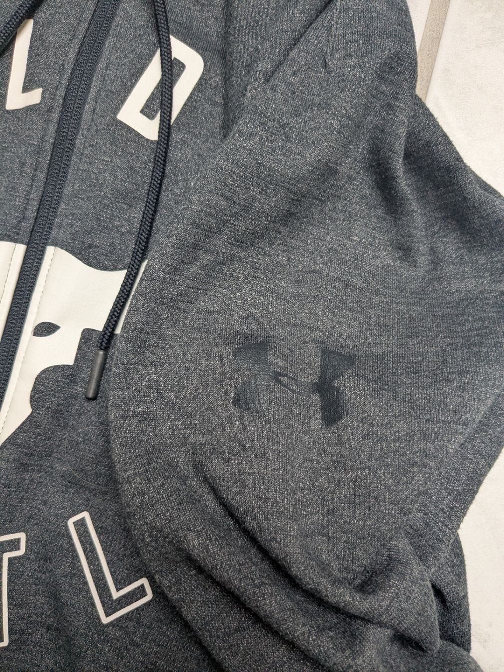Under Armour Giacche: Under Armour The Rock – Usato da Küssnacht am Rigi venduto da schweizerrose 3