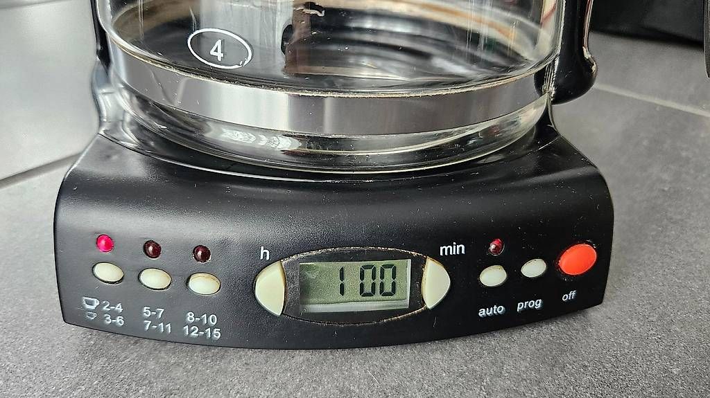 Macchine per caffè & Macchine per espresso: Programmierbare Kaffeemaschine mit Digitalanzeige 1400 W – Usato da Niederbipp venduto da Broker_Online 1