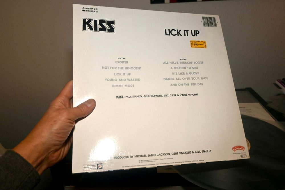 Kiss – Lick It Up Kiss GERMANY 1983 m org innersleeve VG+ (Gebraucht ...