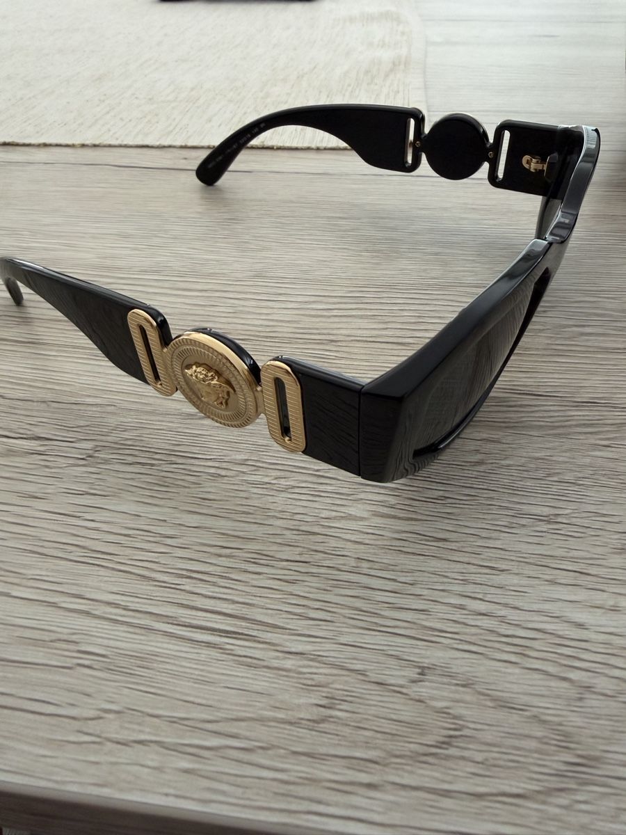 Versace Occhiali & Lenti: Lunettes de soleil Versace Medusa – Usato da Moutier venduto da francisco20