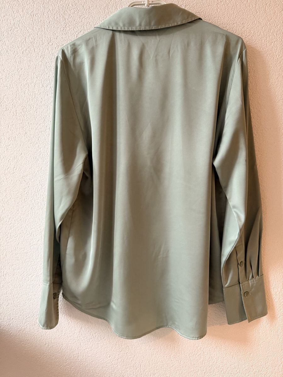 H&M Camicette: Chemise satinée verte taille M  – Usato da Martigny venduto da mth1719 1