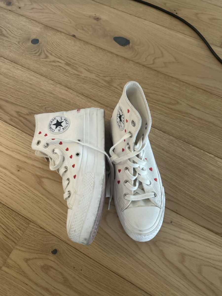 Chaussures femmes: Converse Chucks High Sneaker, neuwertig, Grösse 37.5 – D'occasion à Grafstal par cleliadea