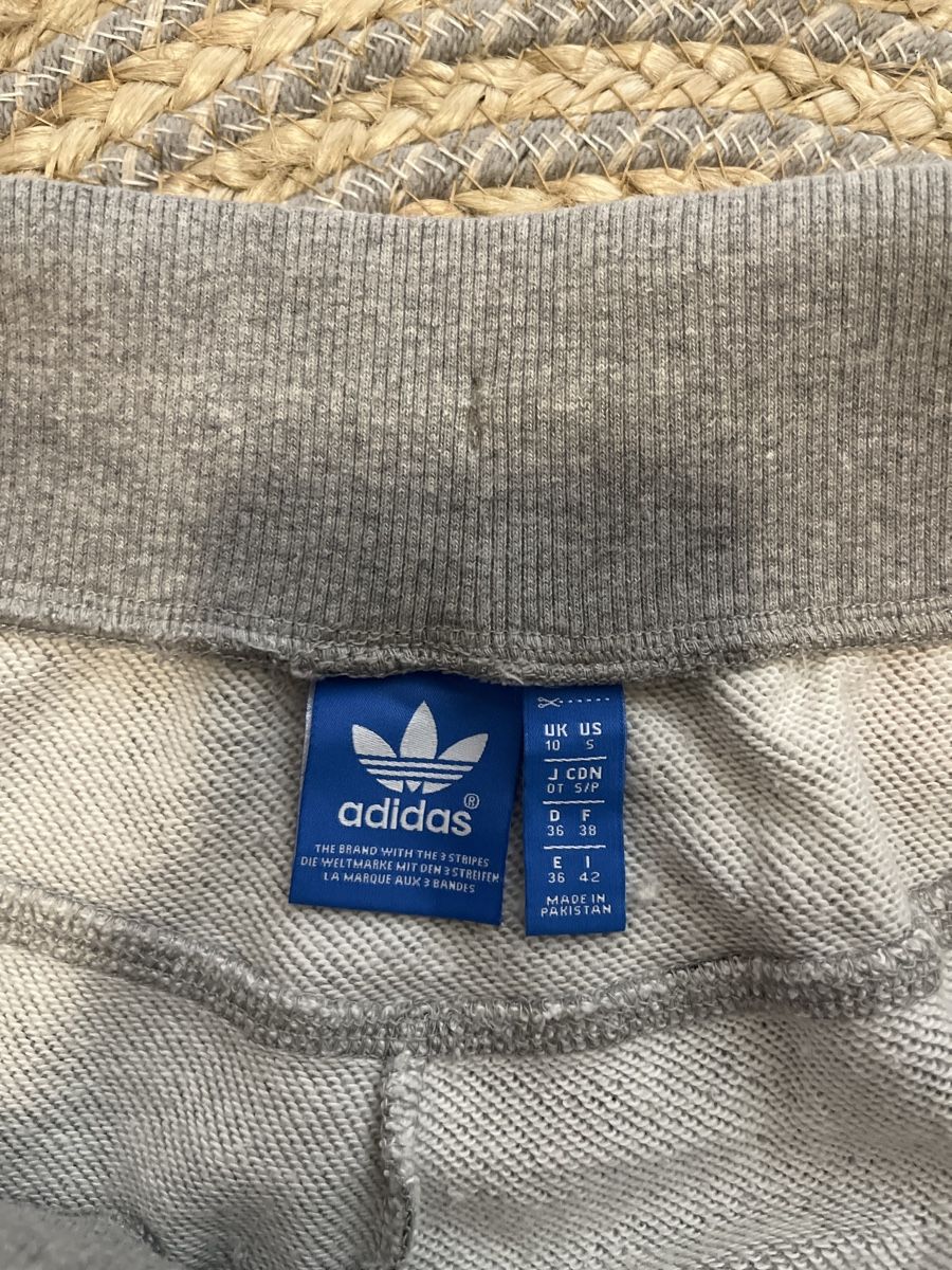 Adidas Pantaloni: ADIDAS Shorts – Usato da Chur venduto da flaviavincenz 3