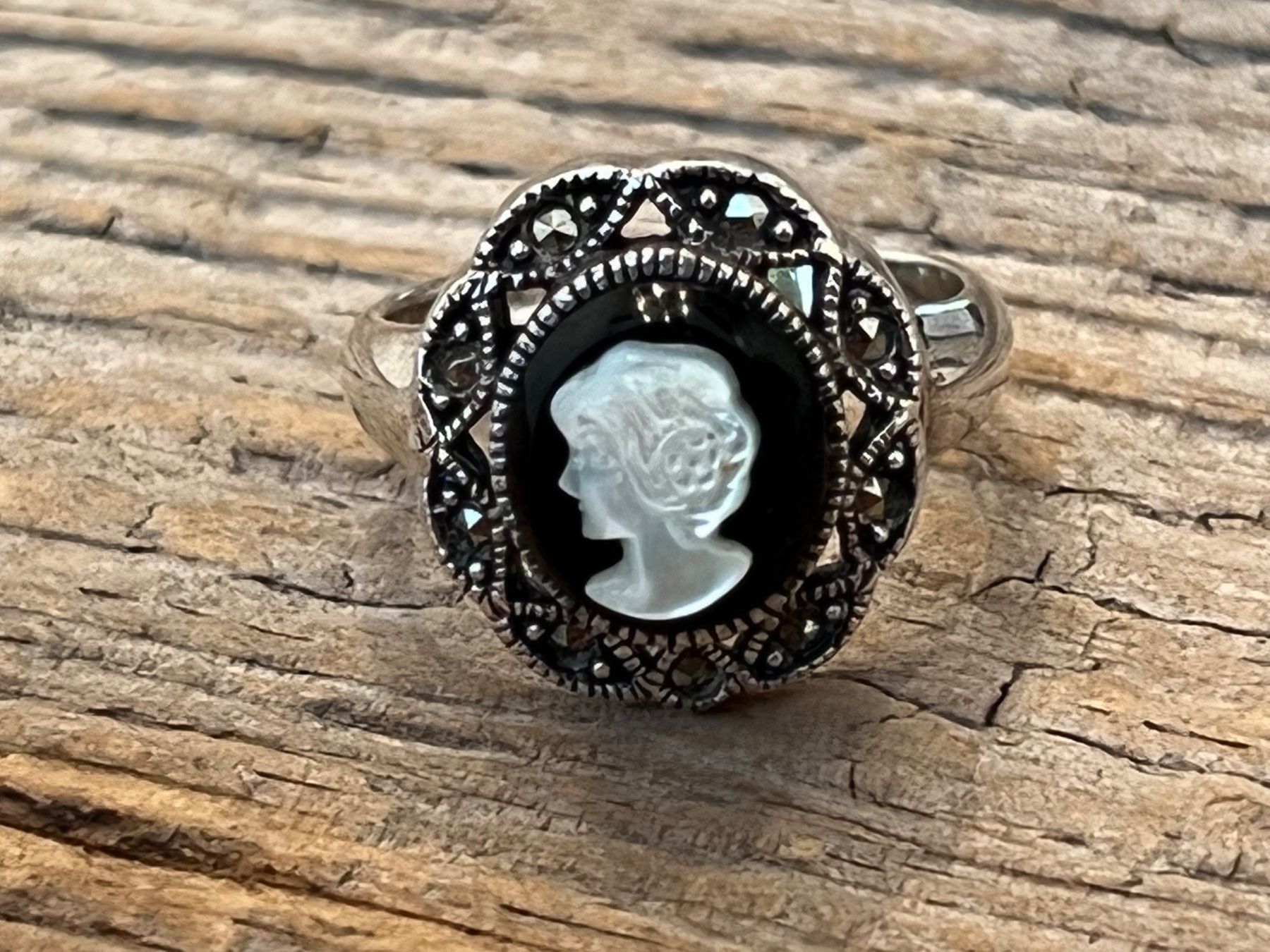 Ringe: Vintage Ring Silber m. Onyx u. Perlmutter Gemme - Cameo 55 – Neu (gemäss Beschreibung) aus Bern von Jiffy 7