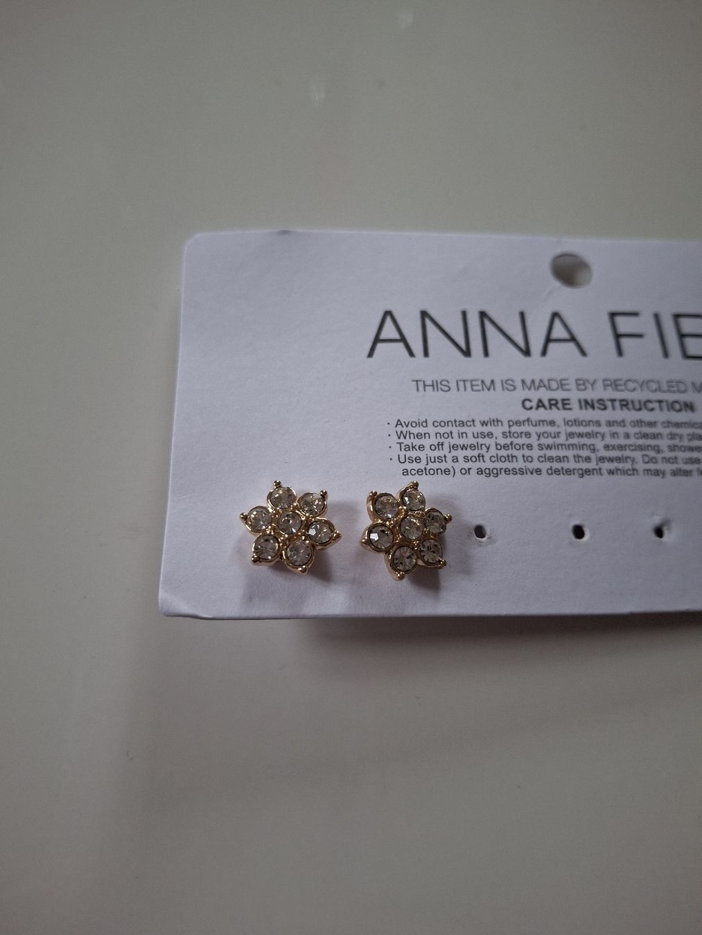 Orecchini pendenti & Orecchini a lobo: Boucles d'oreilles edelweiss Anna Field  – Nuovo e nell'imballaggio originale da Lausanne venduto da Cognitia