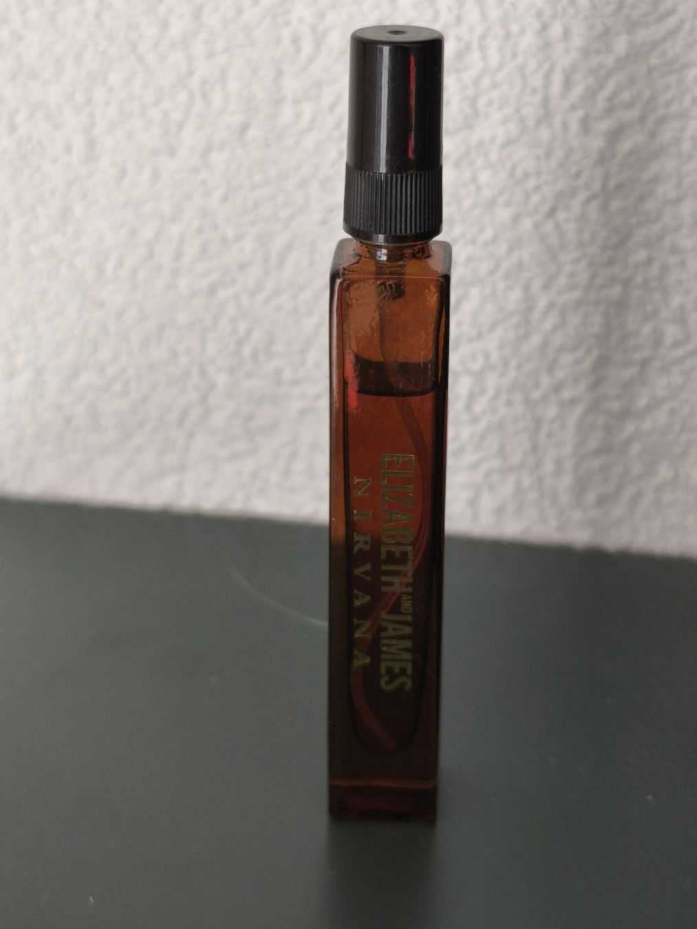 Profumi & Eau de Toilette: Elizabeth and James Nirvana Parfum 10ml – Usato da Untersiggenthal venduto da Griblo