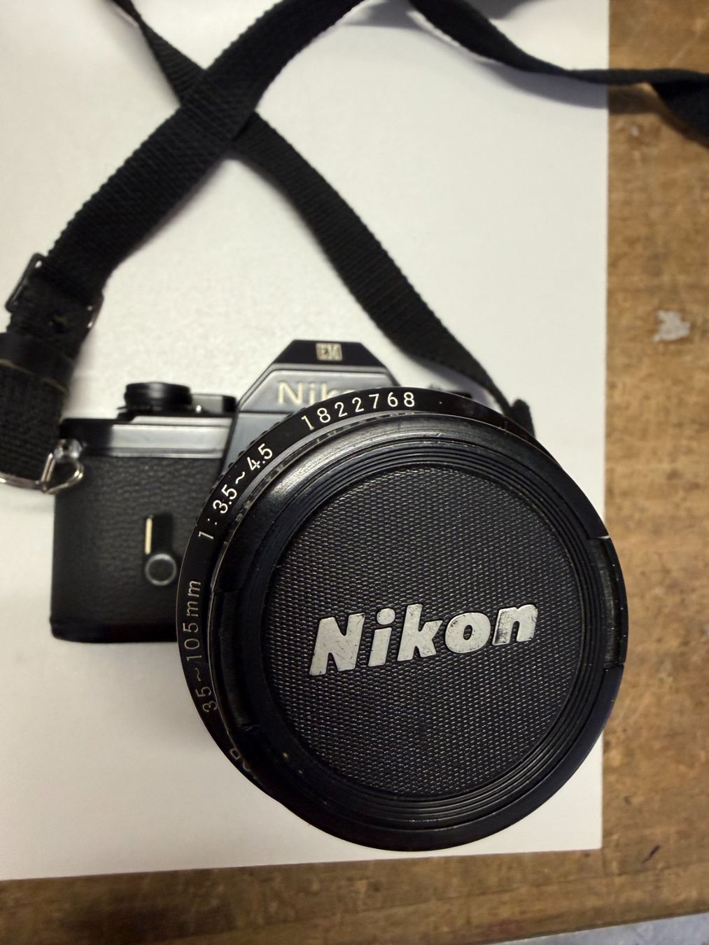 Nikon Fotocamera: Nikon EM mit 105mm 3.5-4.5 – Usato da Zollikofen venduto da Hegenenshop 2