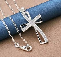 Eleganter Anhänger *Kreuz* mit Kette, 925 versilbert