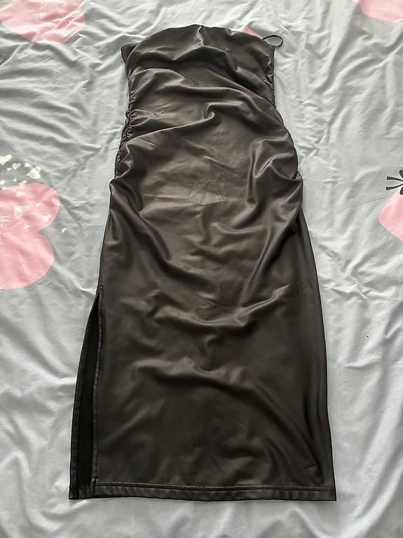 Lots de vêtements: Kunstlederkleid – D'occasion à Winterthur par gio_6fnt