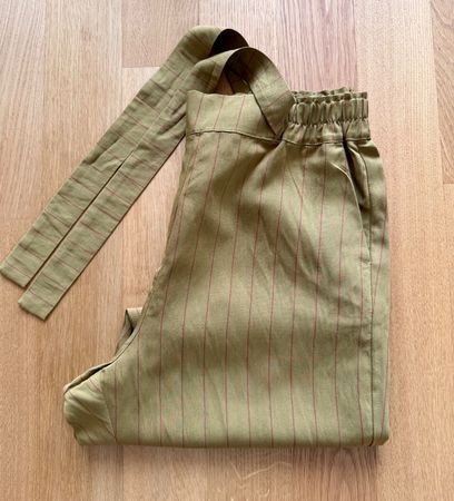 Pantalon Oltre neuf -taille XL- kaki avec rayures rouges
