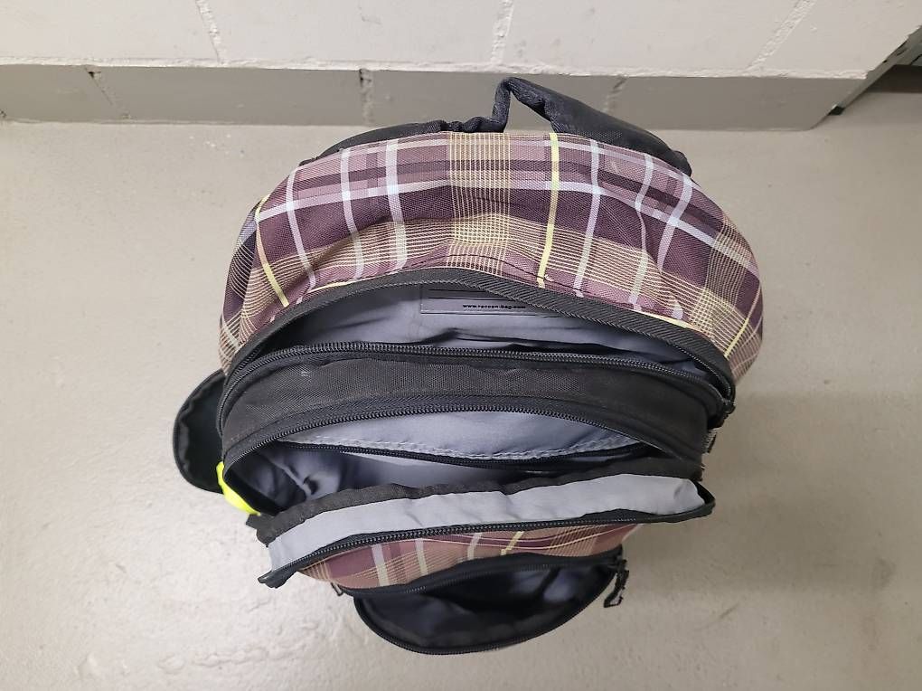 Zaini: Schulrucksack Racoon mit Regenhülle – Usato da Münchenbuchsee venduto da Lightning11 1