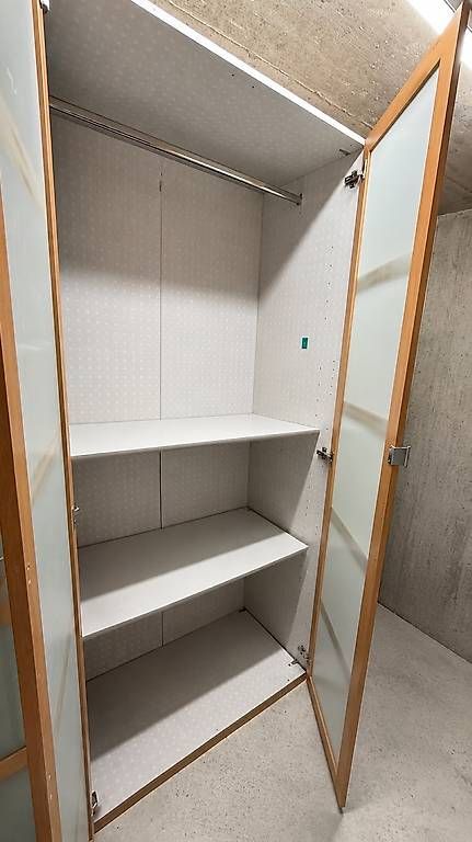 Armoires: Kleiderschrank / Schrank – D'occasion à Baar par nic_9886 2
