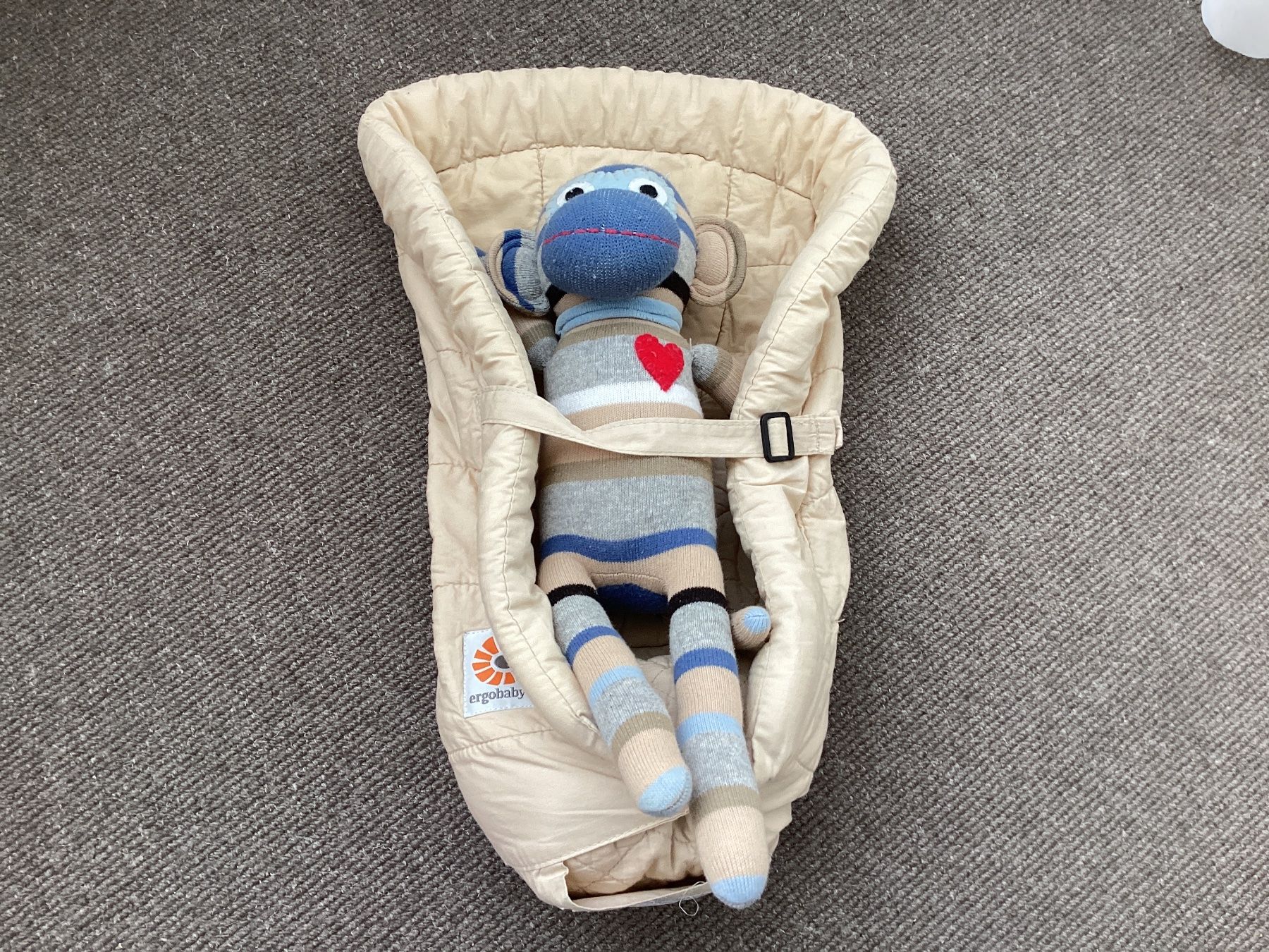 Ergobaby Marsupi portabebè: Kindertrage Ergobaby inkl. Einsatz schwarz gebraucht – Usato da Effretikon venduto da simtek_de 2