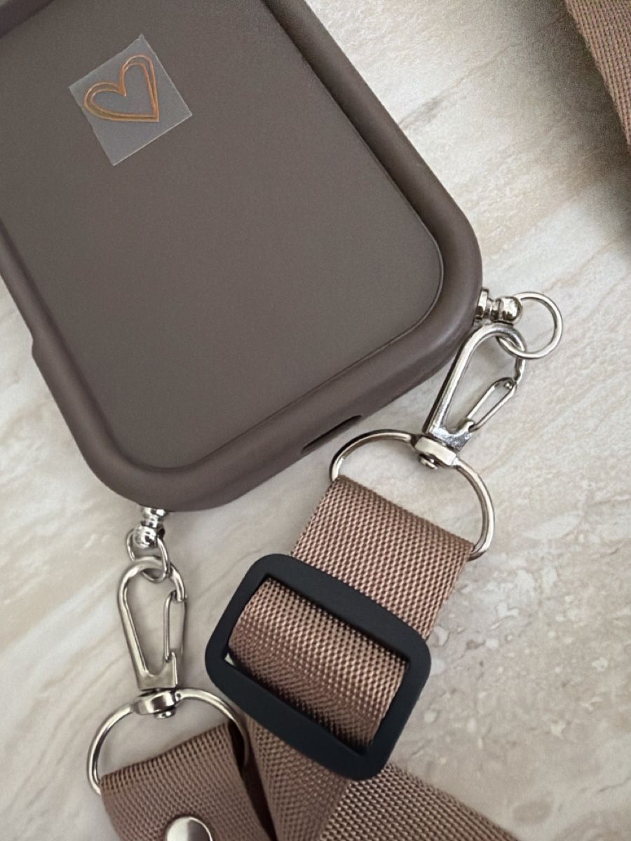 Apple Cover & Protezioni schermo: iPhone17 Pro case with strap, brown & heart detail – Nuovo e nell'imballaggio originale da Paradiso venduto da Ixaya.studio 4