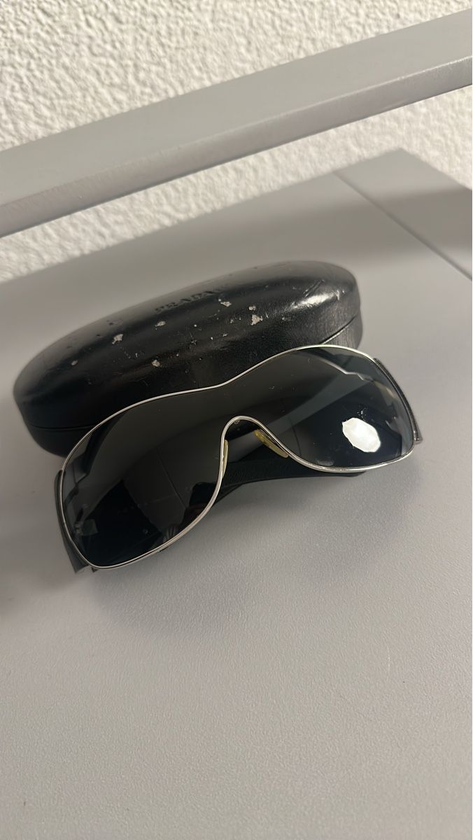 Prada Brillen & Gläser: Sonnenbrille Prada – Gebraucht aus Neuenegg von kar_smg9