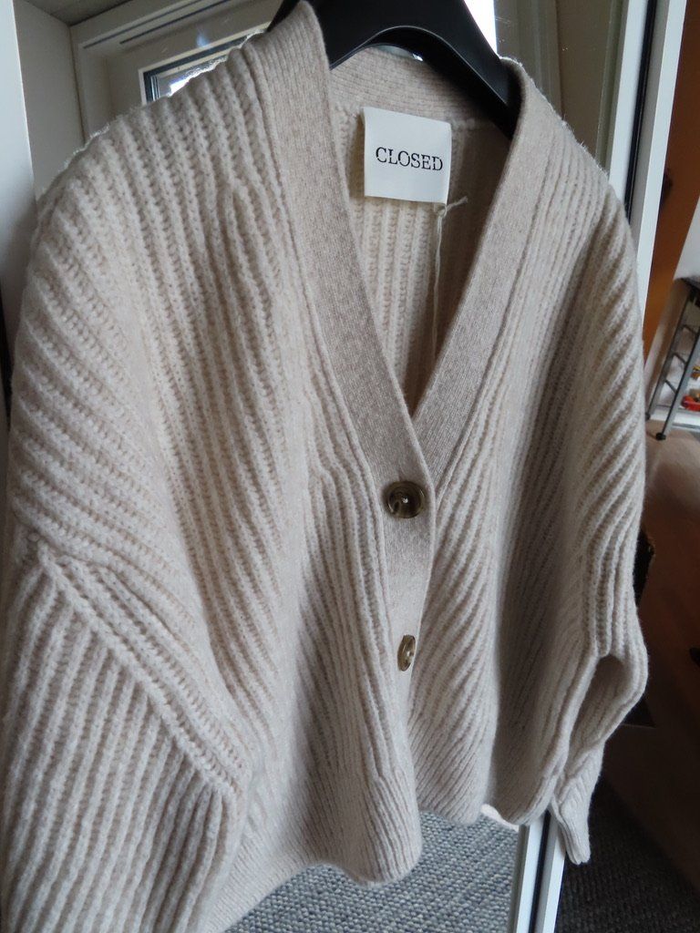 Closed Giacche: Closed! wunderschöne neue Strickjacke Gr. S NP 360.- – Nuovo e nell'imballaggio originale da Winterthur venduto da Mitschg 2