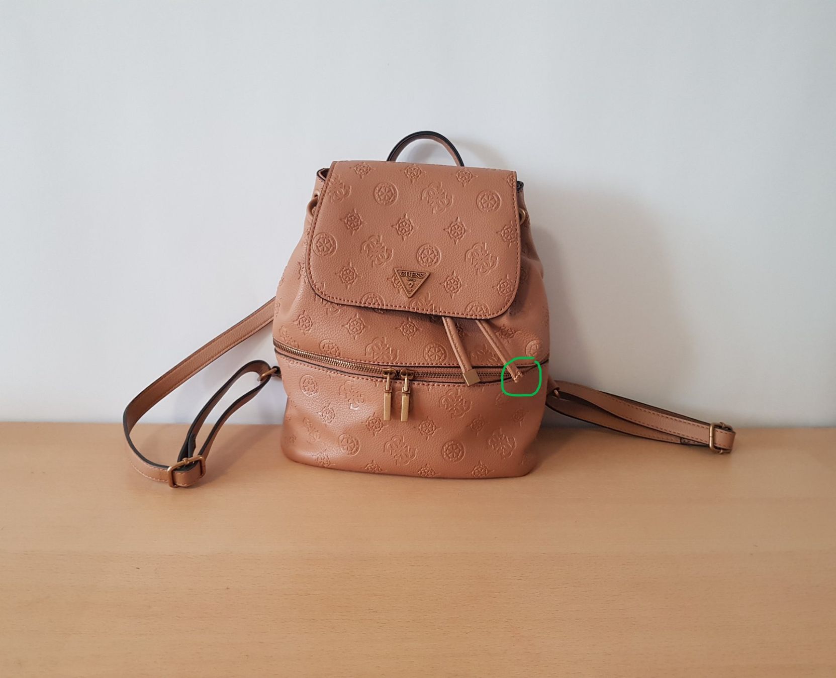 Guess Rucksäcke: Guess Rucksack – Gebraucht aus Basel von Birs868