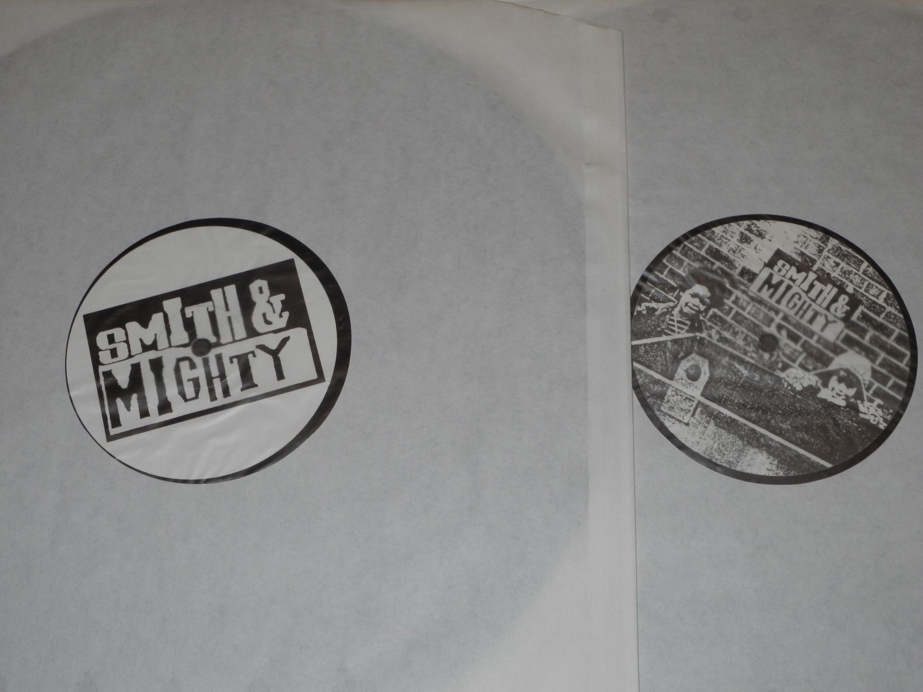 Dischi in vinile: SMITH & MIGHTY: BASS IS MATERNAL - 2 LPs – Nuovo (secondo la descrizione) da Fahrwangen venduto da Swirl2 3