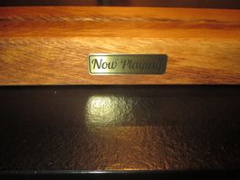 Hausgemachter Vinylständer "Now Playing" aus Massivholz