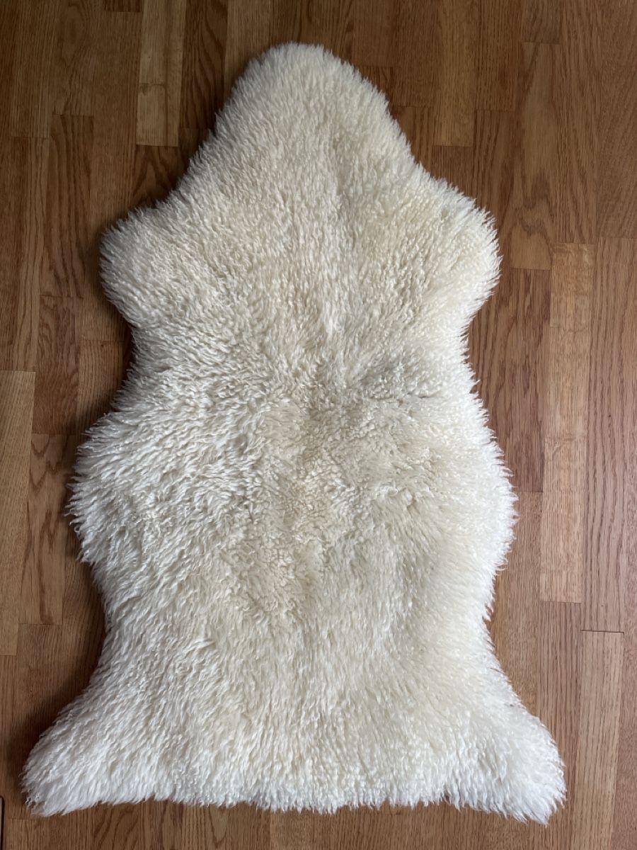 Tappeti: Lammfell Teppich – Usato da Sursee venduto da abcdxyz