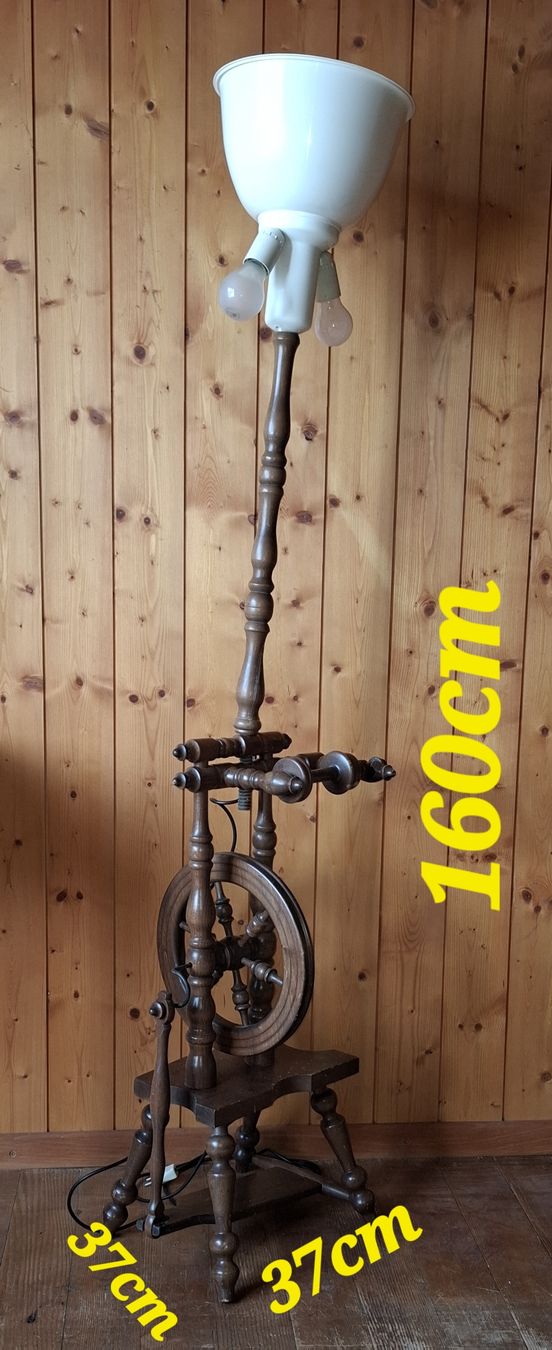 Lampes: Spinnrad Stehlampe – D'occasion à Lengnau BE par Mzno70