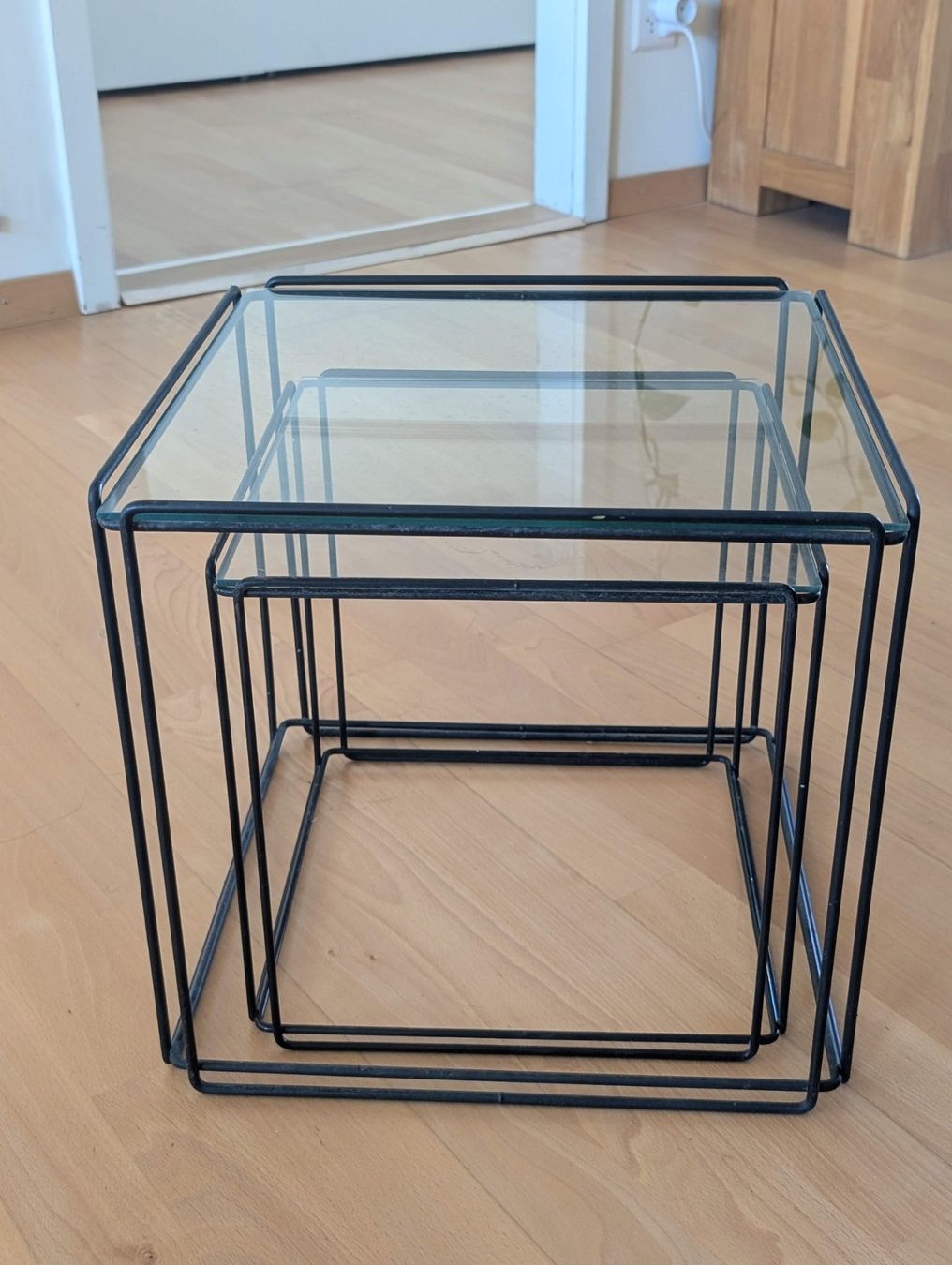 Tische: Stapelbare Couchtische mit Glasplatte, 2er Set – Gebraucht aus Winterthur von pukalized 1