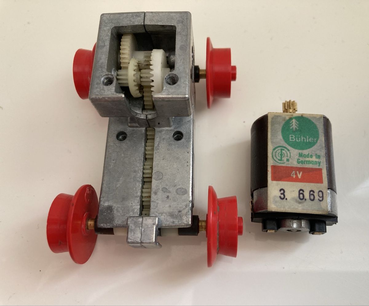 Lego Spielzeuge: LEGO Eisenbahn Antriebsblock 4V – Gebraucht aus Rombach von polymerase01 8