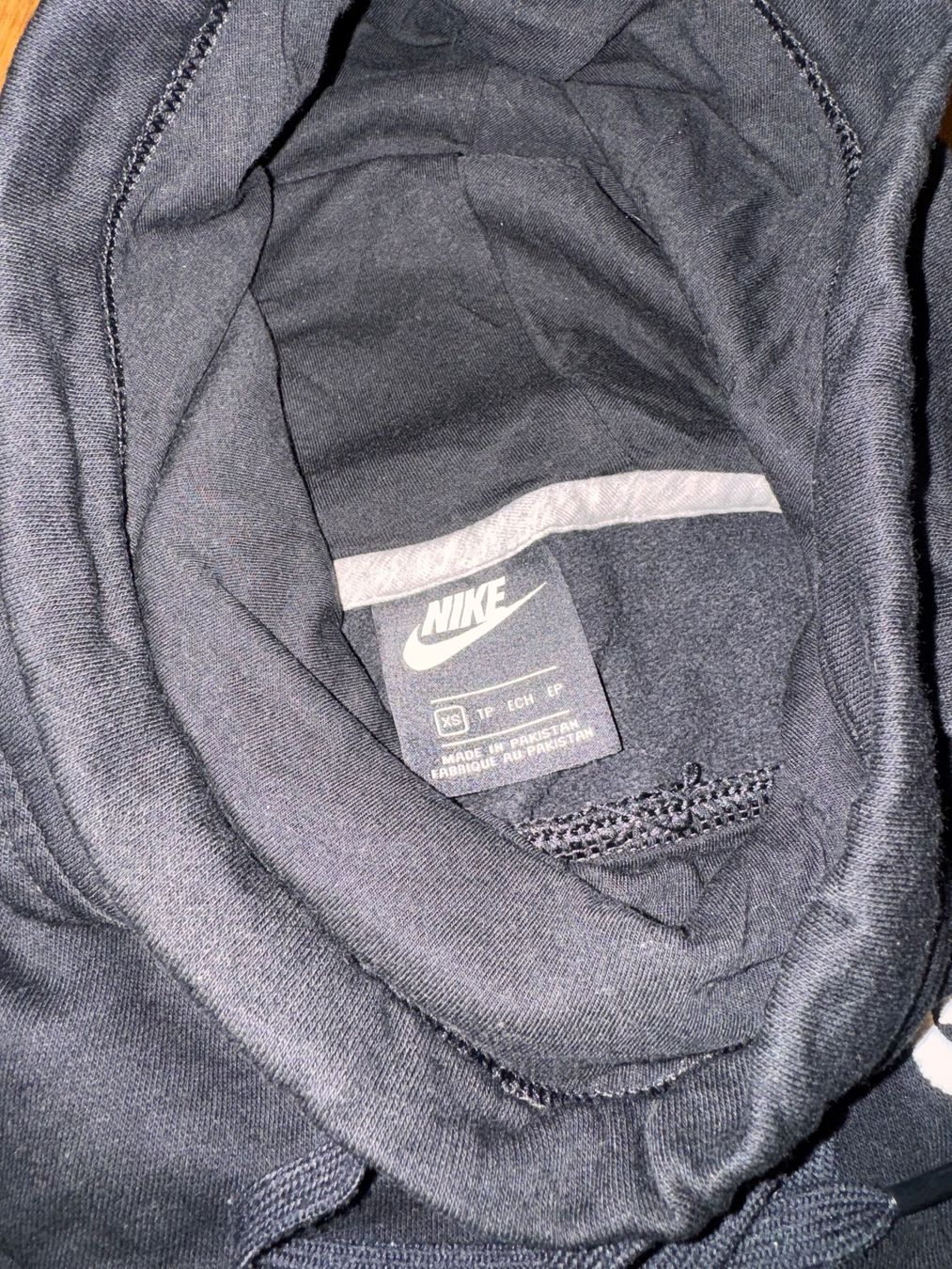 Nike Pullover & Sweatshirts: Nike Basic Hoodie/Pullover Gr. XS Schwarz – Gebraucht aus Rothrist von Fondgruebe 1