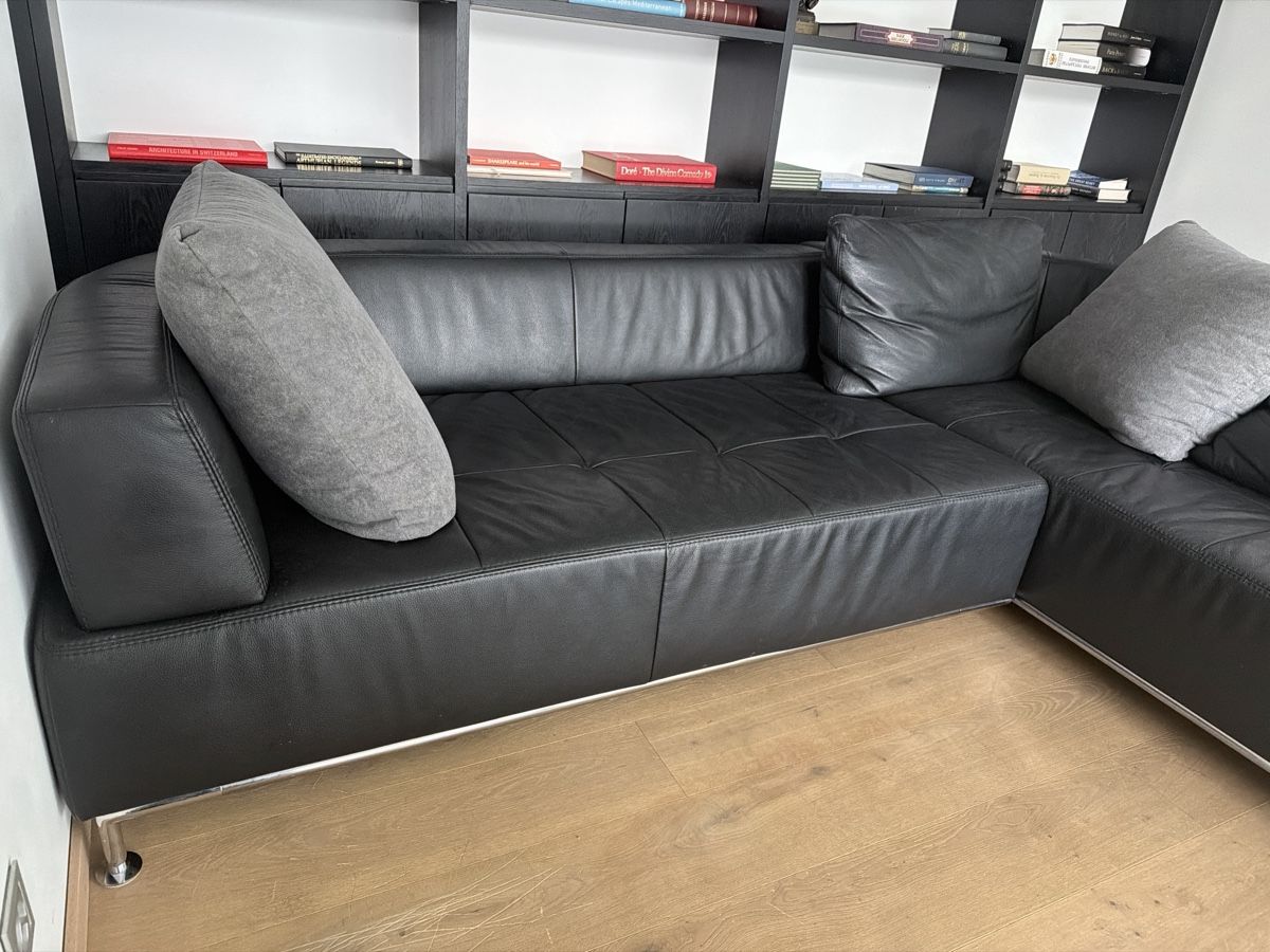 Sofas: Black Leather Sectional Sofa – Gebraucht aus Genève von val_rp9x 3