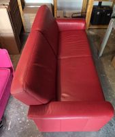 Rotes Ledersofa - Bequem und stilvoll für dein Wohnzimmer!