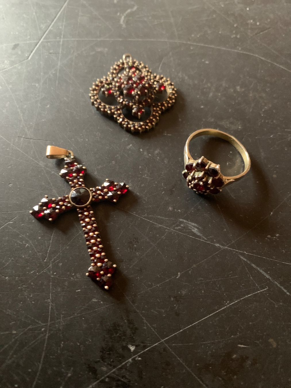 Altri gioielli: Biedermeier Granatschmuck 800 Silber Konvolut – Usato da Valbella venduto da and_2sq7 2