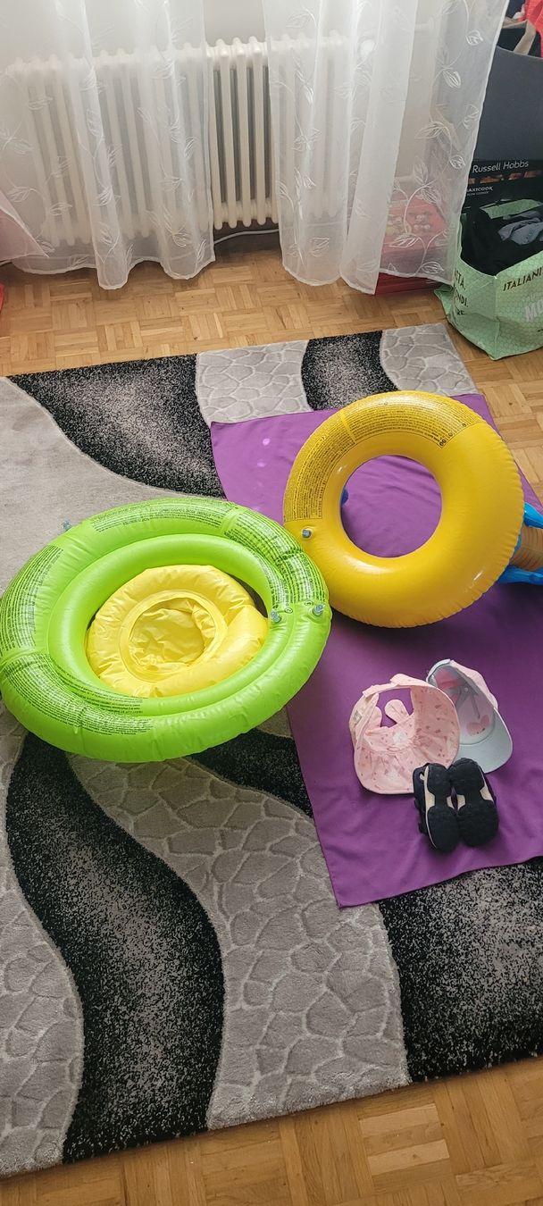 Salvagente:  2Bouée bébé ,servette microfibre, sandale t23,2 casqutte  – Nuovo (secondo la descrizione) da Vevey venduto da obi_n8zc 3