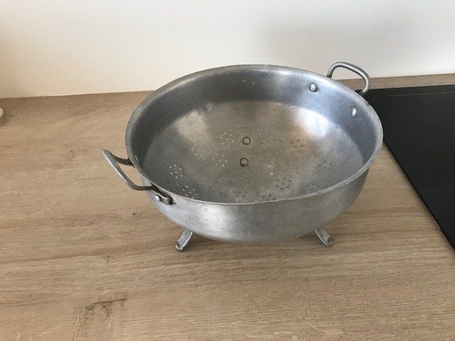 Passoire Ancienne Trois Pieds En Aluminium Vintage - Occasion Bon état, Ustensile De Cuisine Rétro, Fabrication France