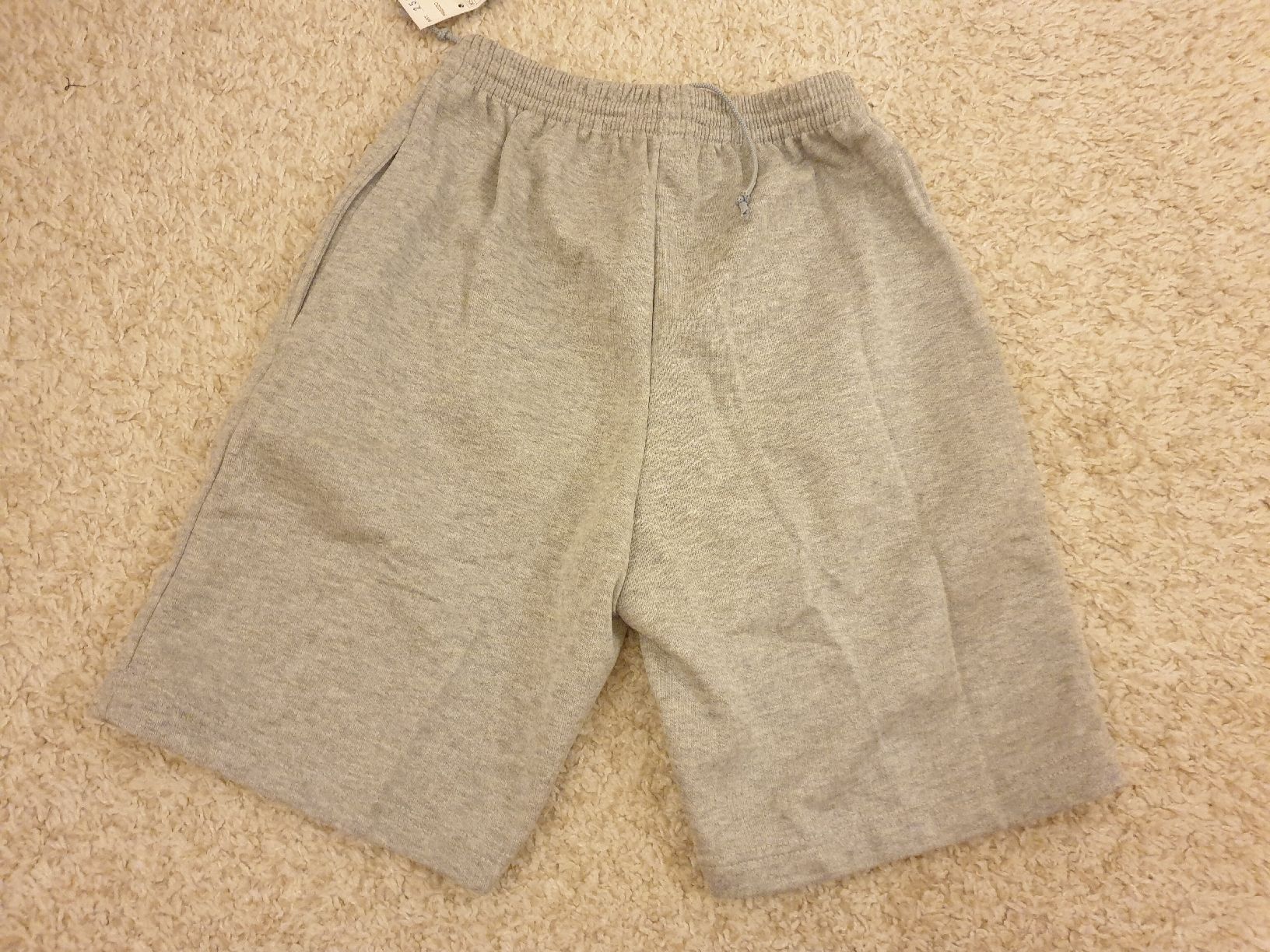 Pantaloni: Short gris, S, neuf, coton 40%, gris – Nuovo e nell'imballaggio originale da Neuchâtel venduto da Verenas12 1