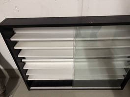 Hängeregal/ Glasvitrine 