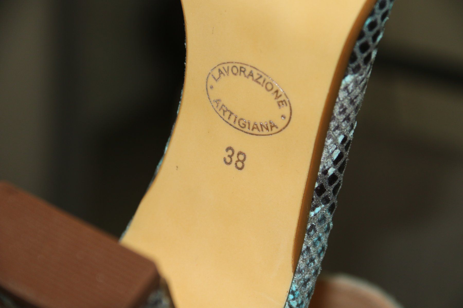 Scarpe da donna: Neue Wunderschöne Sommerschuhe Gr.38 – Nuovo (secondo la descrizione) da Oberwil-Lieli venduto da Svetlana28 7
