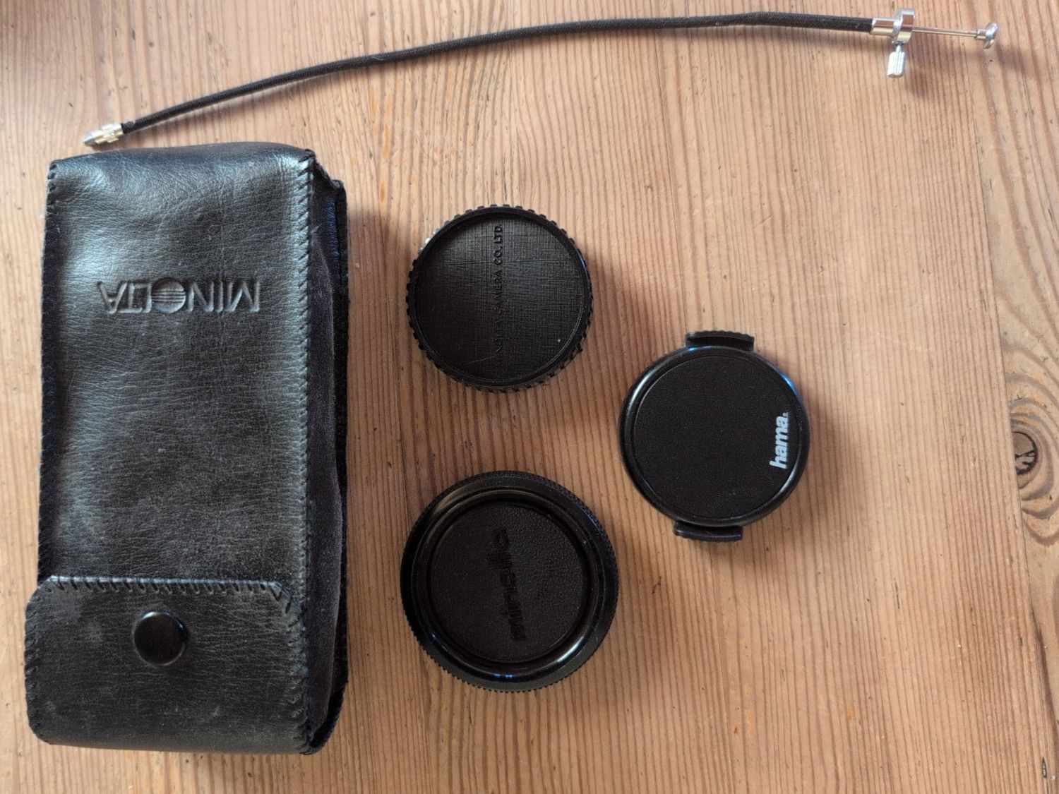 Minolta Kamera: Minolta XD7 Analogkamera mit 2 Objektiven & Blitz – Gebraucht aus Baden von log_mq7q 9