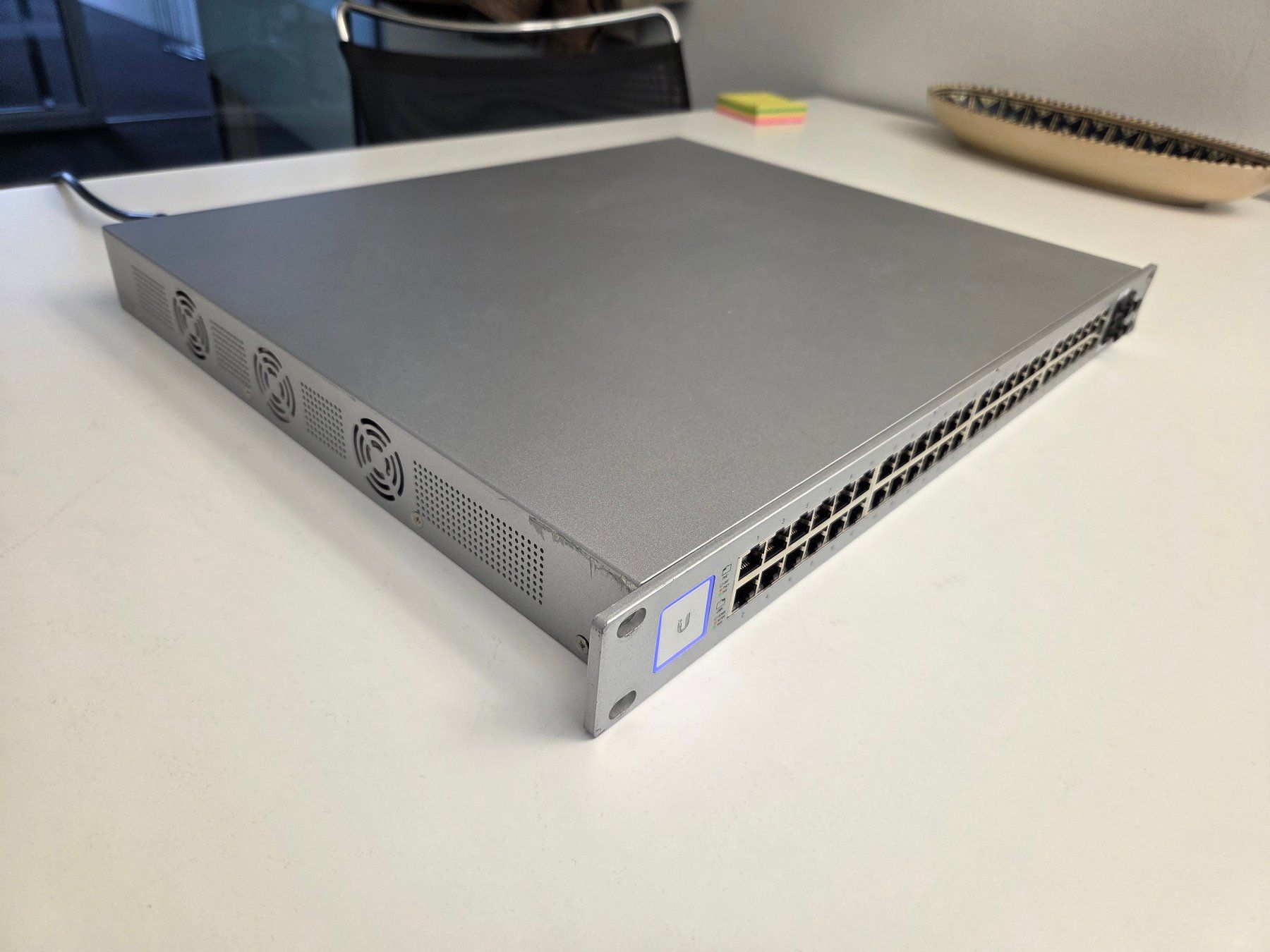 Ubiquiti Modem & Router: UniFi Switch 48 500W – Usato da Bern venduto da Skiddoo 3