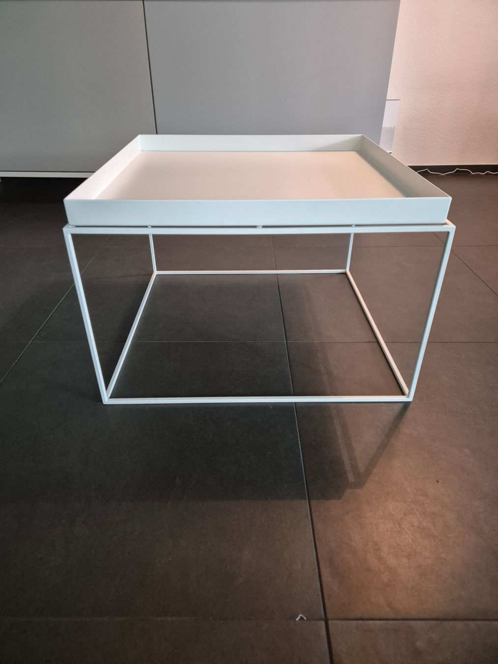 Hay Tavoli: HAY Tray Table 60x60cm weiss – Usato da Unterägeri venduto da It31da 2